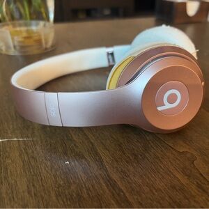 Beats Solo 2 Rose Gold Headphones